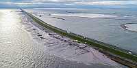 Enorme zandpakketten naast Houtribdijk